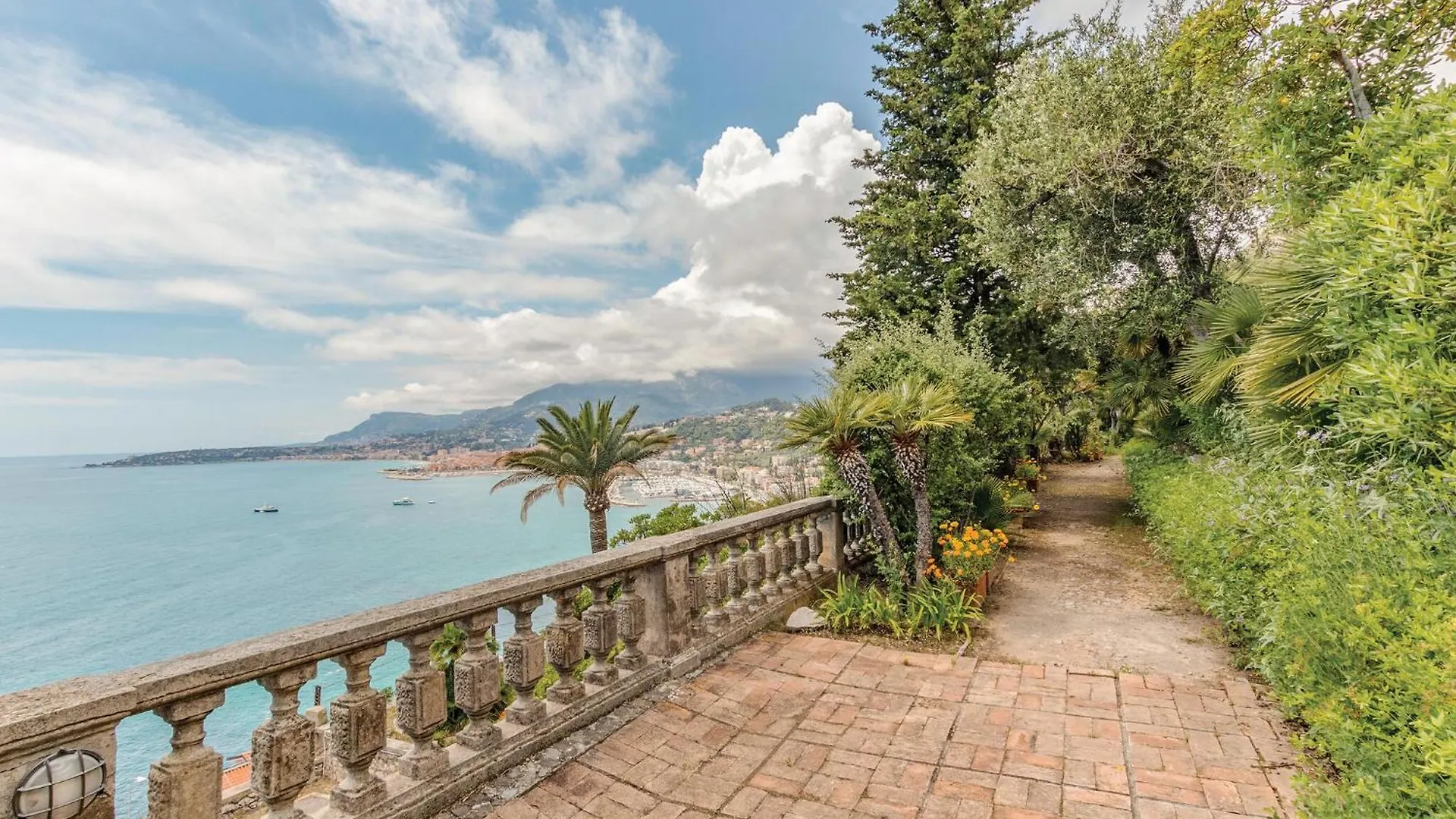 Awesome Apartment In Grimaldi With House Sea View  Grimaldi (Liguria)